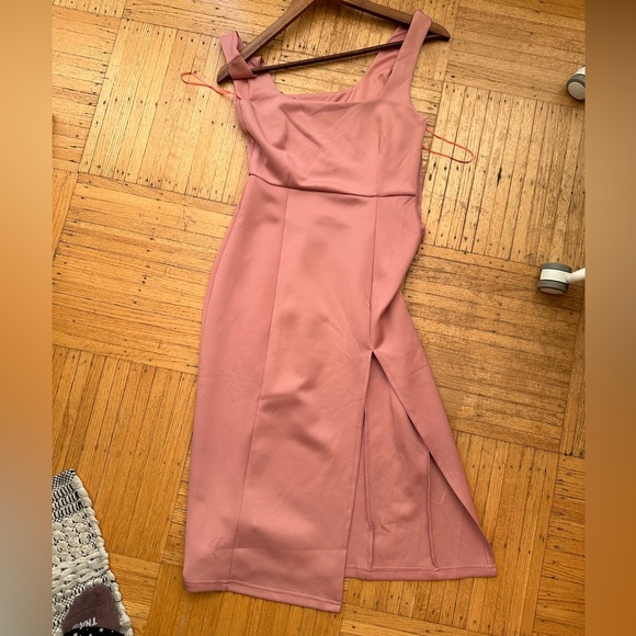 NWT Showpo dress in Rose - Picture 4 of 6